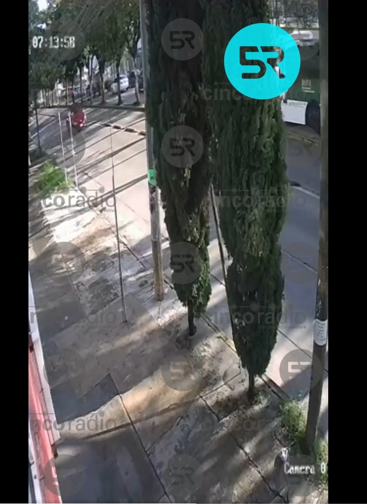 Un motociclista fue arrollado por una unidad del RUTA en el Bulevar Carlos Camacho Espíritu, a la altura de la puerta 4 de la BUAP; autoridades piden extremar precauciones.