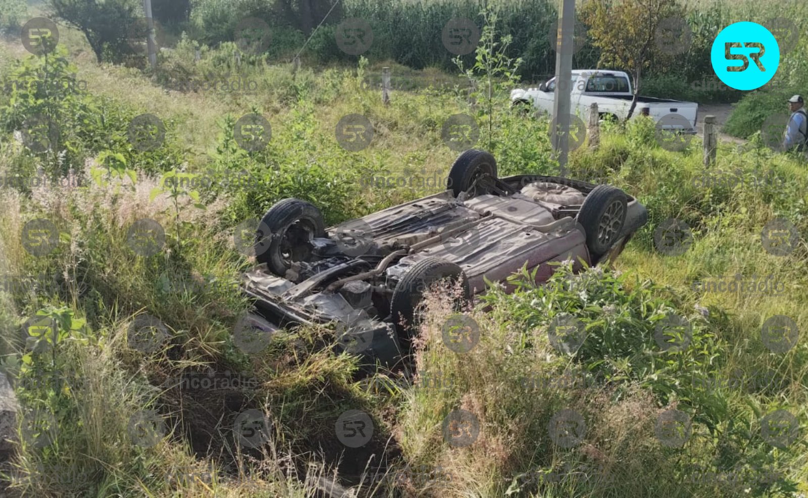 Un Tsuru volcó en el km 14+600 de la autopista Tlaxcala-Texmelucan. El accidente dejó una persona lesionada la mañana de este lunes.