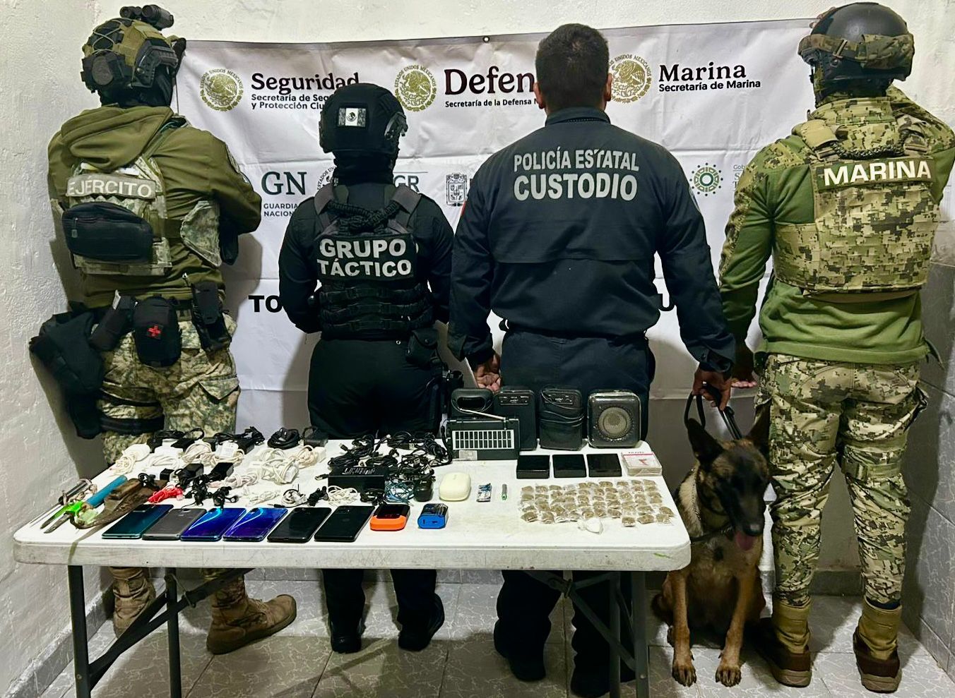 Aseguran drogas y objetos prohibidos en operativo en Cereso de Huejotzingo