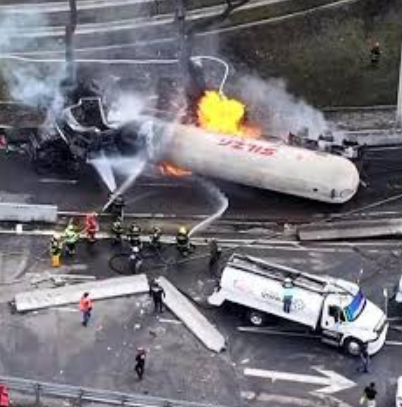 Asciende a ocho el número de muertos por explosión de pipa en Iztapalapa