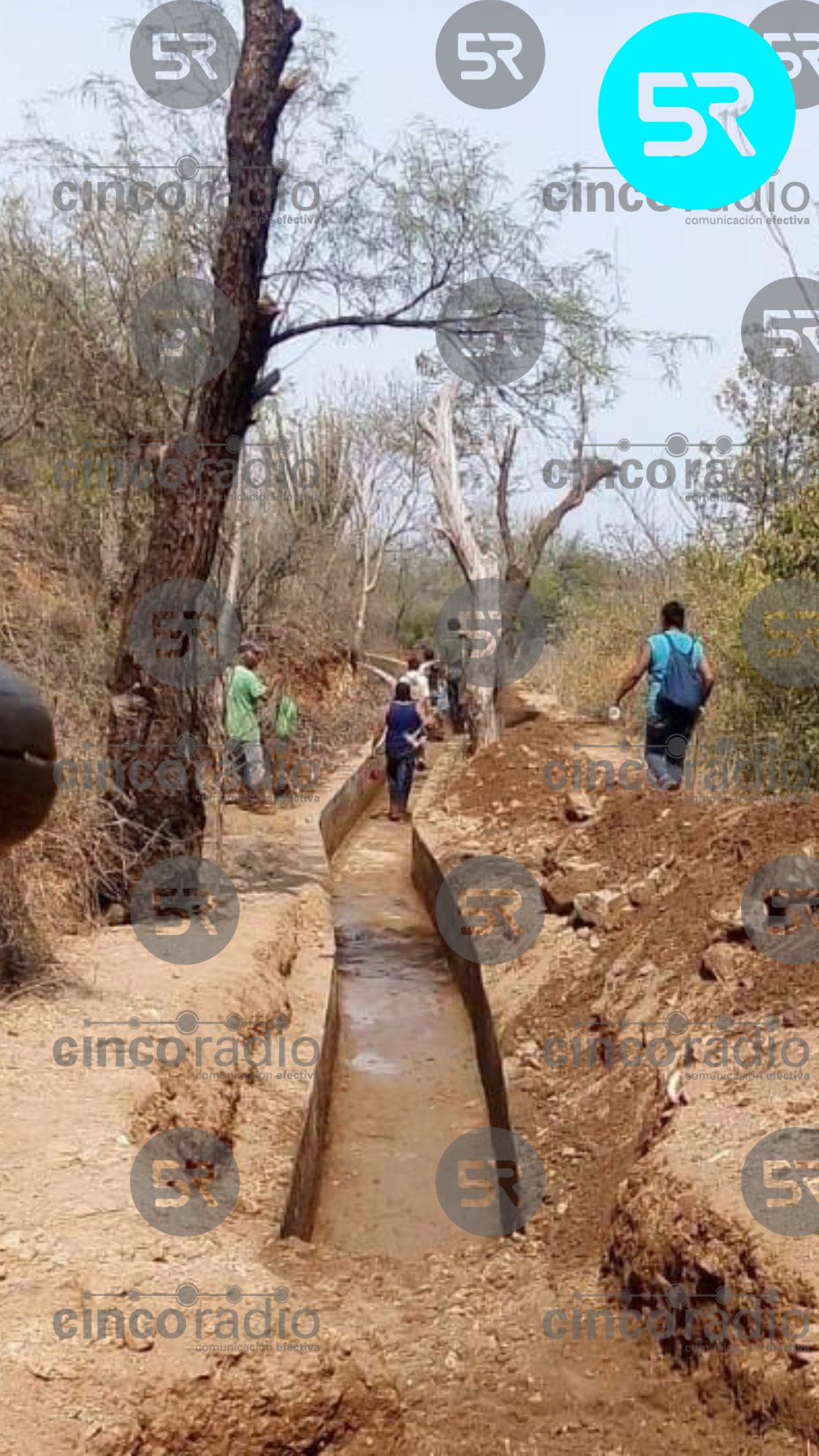 Hallan cuerpo en estado de putrefacción en canal de riego de Tehuacán