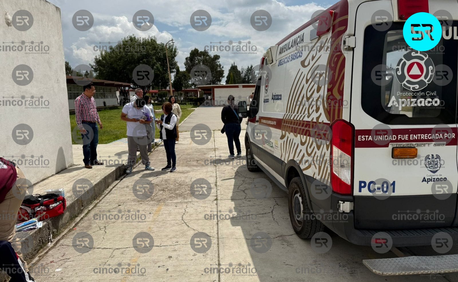 Una joven habría atacado con arma blanca a su exnovio en el plantel COBAT de Apizaco; el herido fue hospitalizado en estado reservado y la agresora quedó detenida.