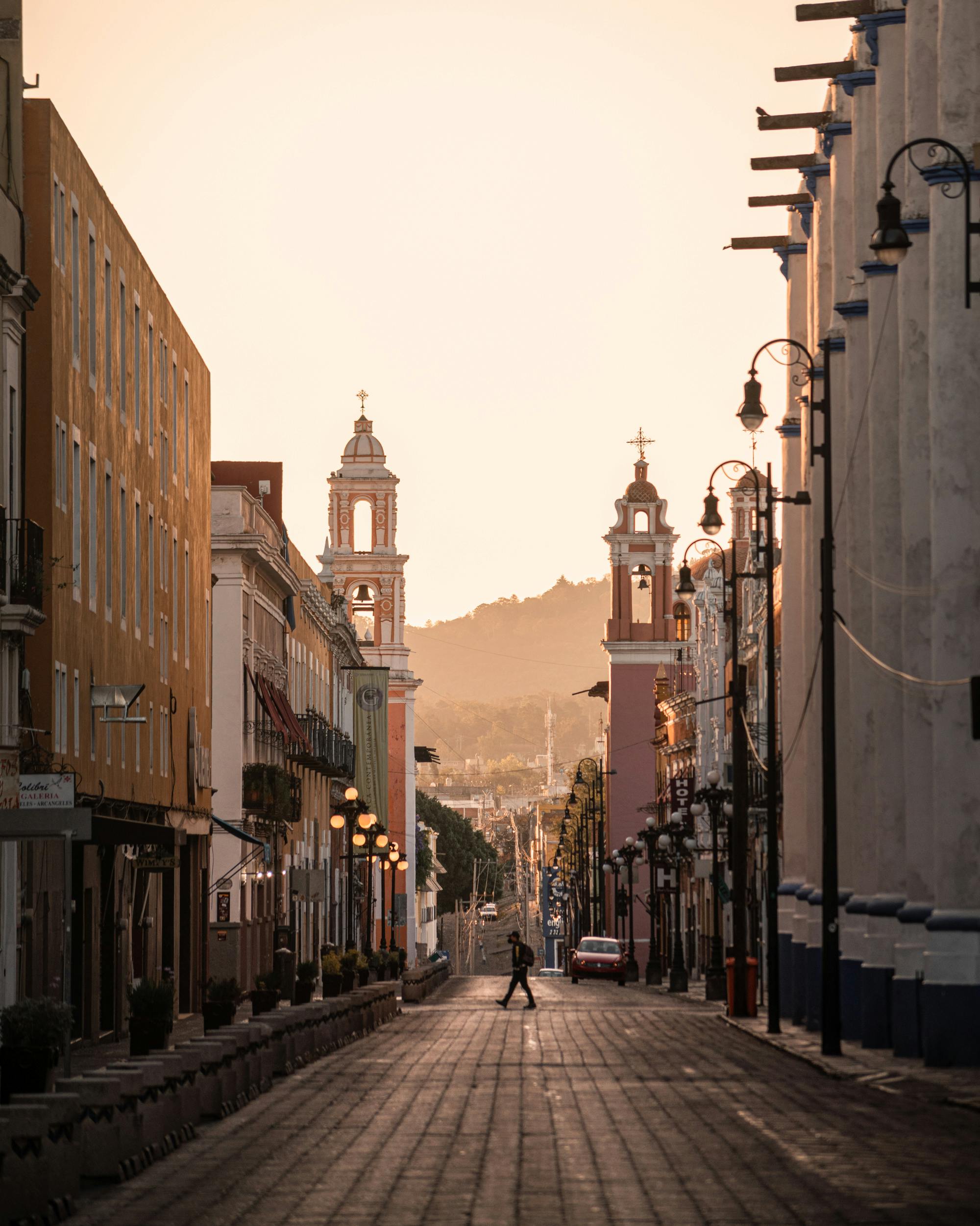 Para este 12 de septiembre, Puebla presenta clima mayormente nublado con lluvias intermitentes y temperaturas de 12 a 23 °C.