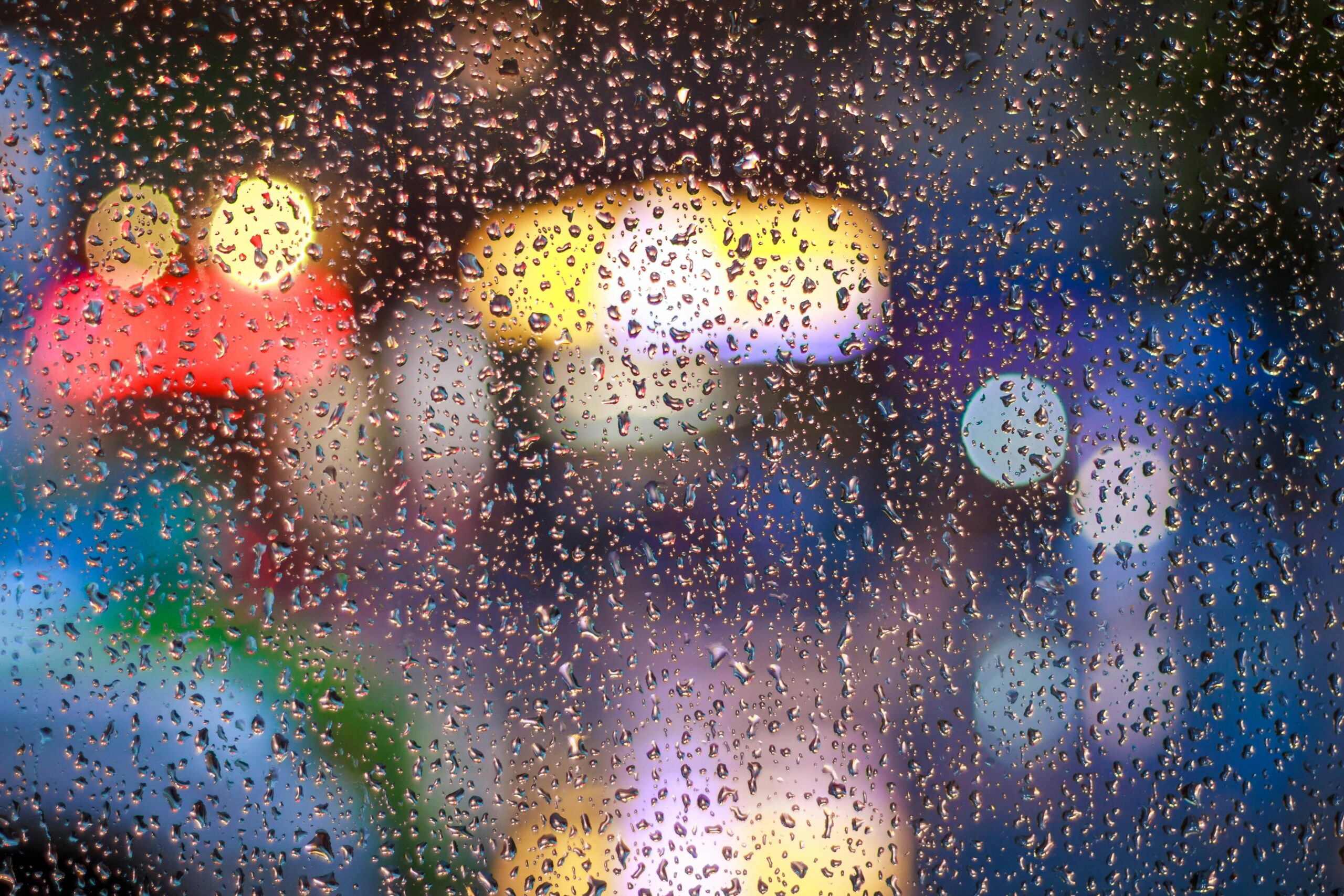 Se esperan precipitaciones de hasta 6 mm, temperaturas de 12 a 23°C y rachas de viento de 28 km/h. Mantente informado y conduce con cuidado.