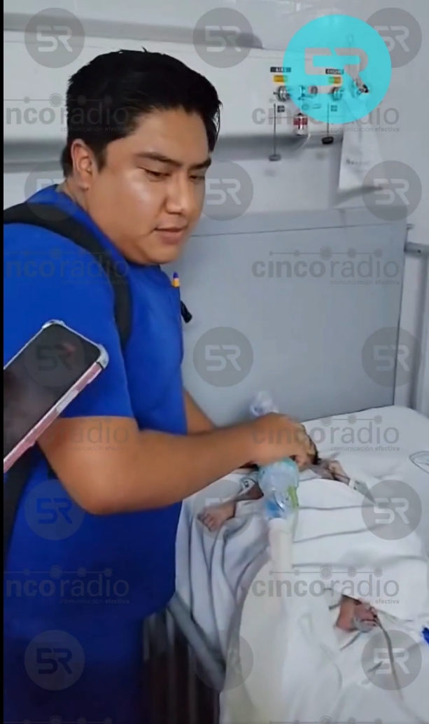 Hospital Villa Ávila Camacho, en La Ceiba, Xicotepec, sufre inundación; recién nacido es atendido en medio del agua y trabajadores piden apoyo urgente.