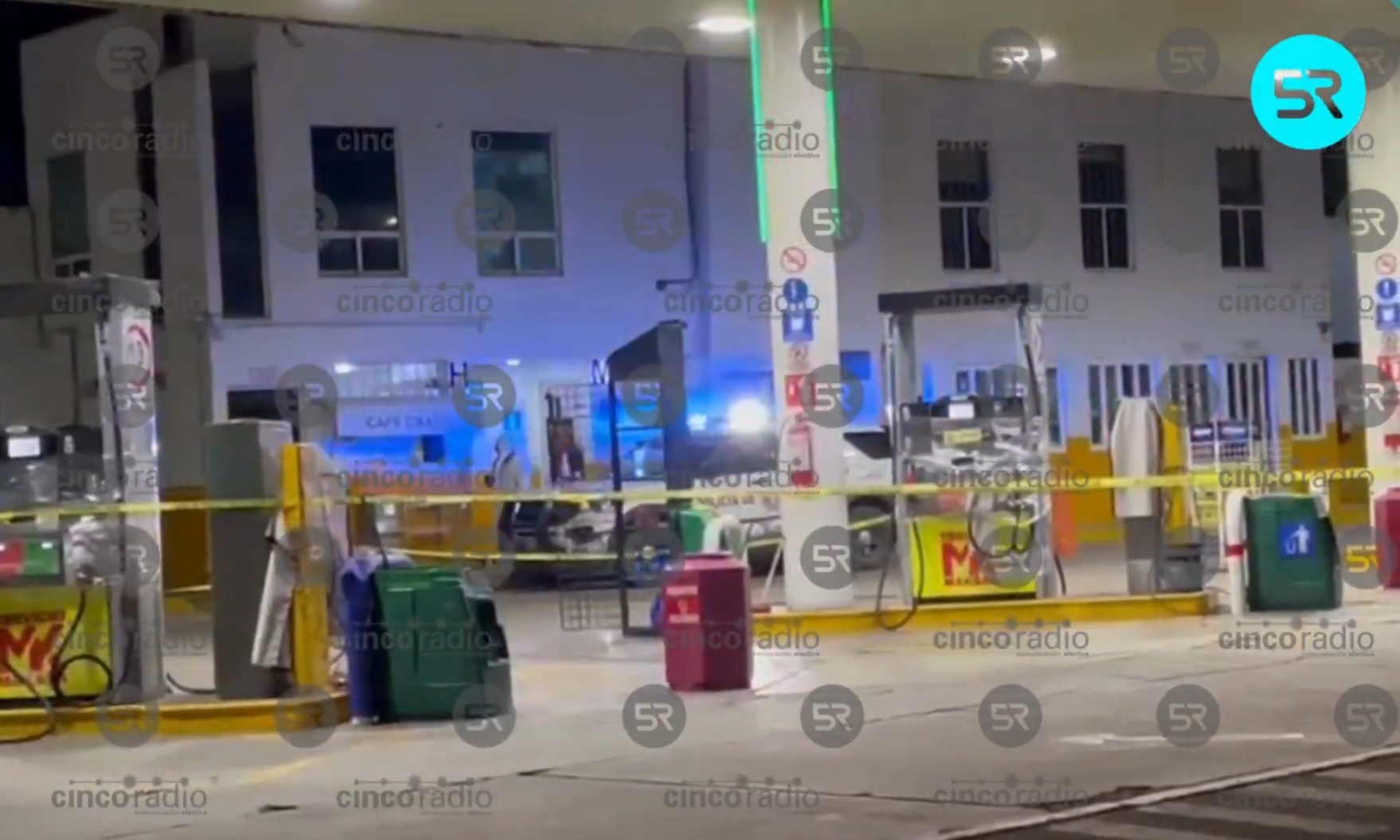 El vigilante fue atacado dentro del área de baños; el responsable huyó en una camioneta y autoridades acordonaron la zona para investigar.