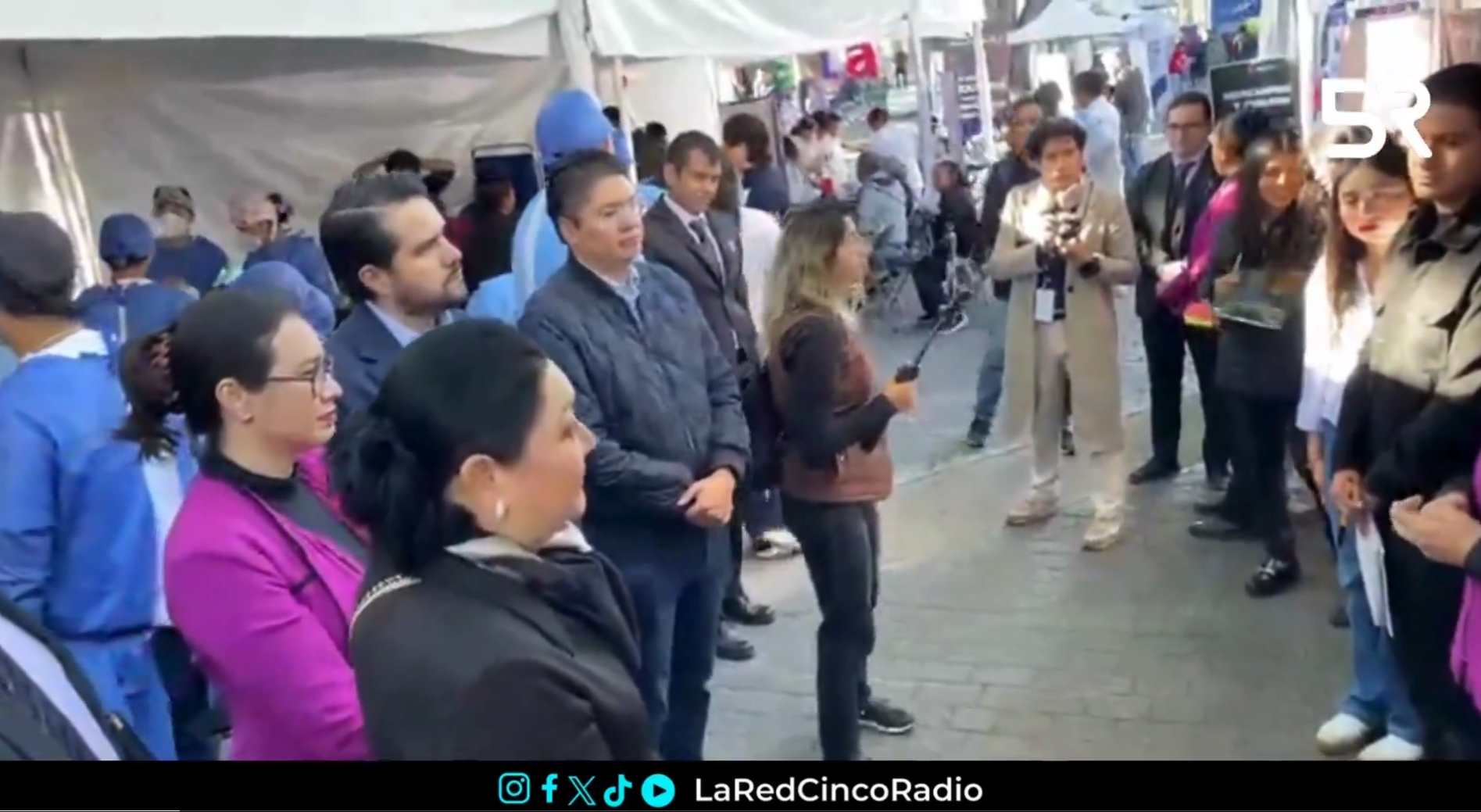 Coral Castillo y Jaime Cañedo inauguraron la “Jornada de la Gente” junto al Zócalo de Puebla, con stands y servicios para la ciudadanía.