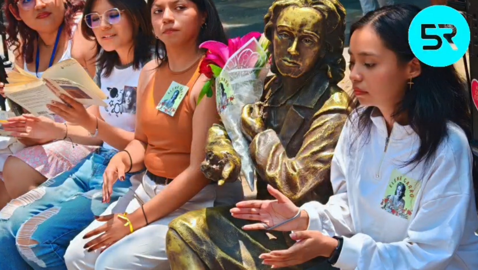 La estatua de la autora poblana, reconocida por “Los recuerdos del porvenir”, será develada frente al Carolino junto a otras figuras restauradas.