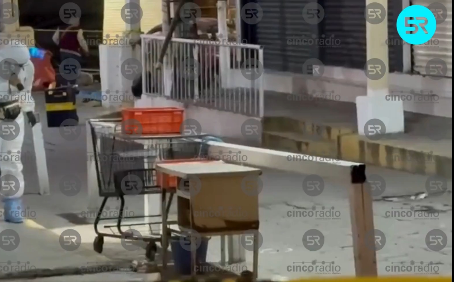 Balean a un hombre en el estacionamiento de La Fayuca; hay dos detenidos