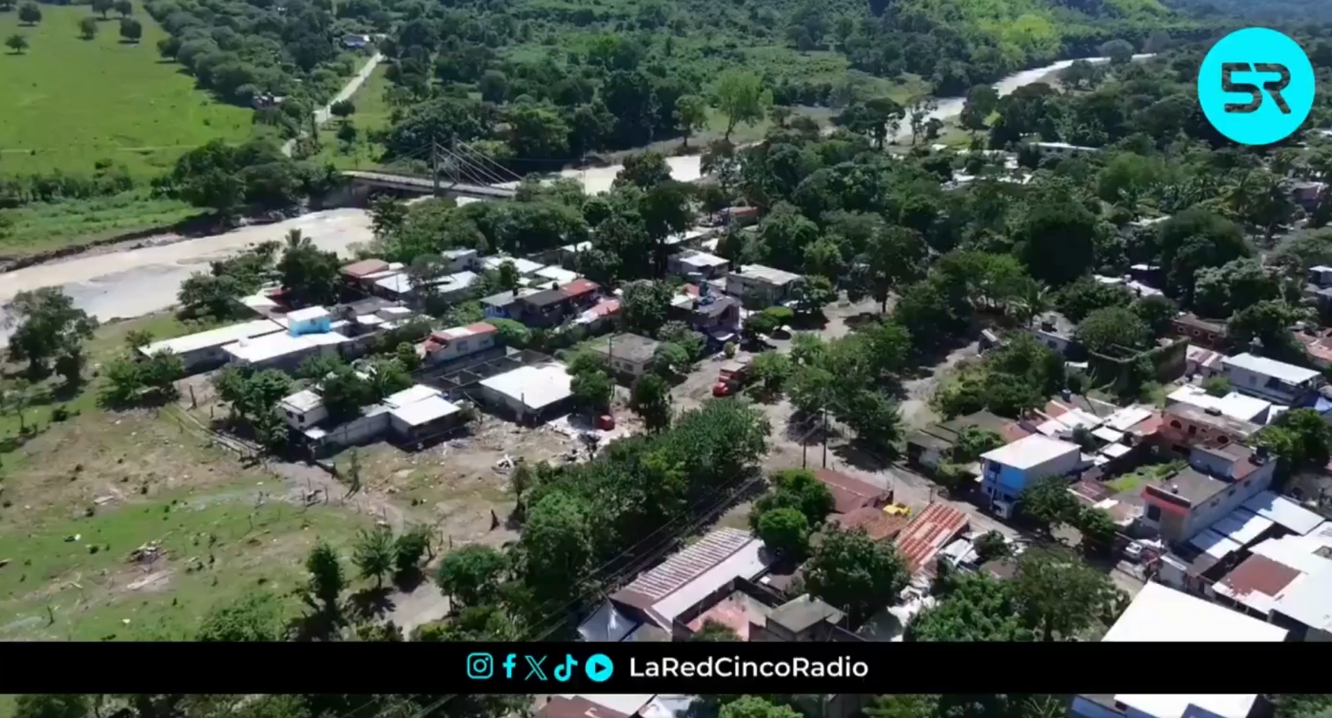 En la Sierra Norte de Puebla, habitantes de La Ceiba reconstruyen sus hogares con esperanza y unidad tras los recientes desastres.