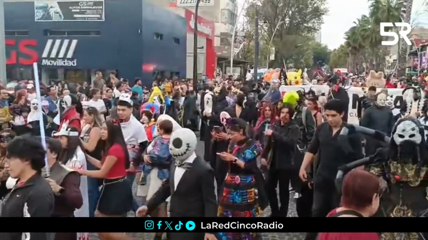 La Marcha Siniestra 2025 reunió a miles en Avenida Juárez y Paseo Bravo, con disfraces, música y ambiente familiar por el Día de Muertos en Puebla.