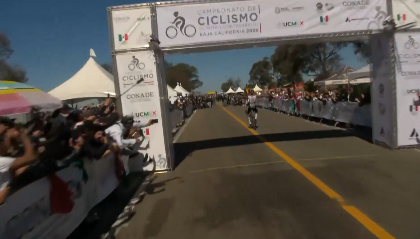 Isaac del Toro se coronó campeón nacional en Ensenada, acumulando su 18ª victoria de 2025 y reafirmando su liderazgo en el ciclismo mexicano.