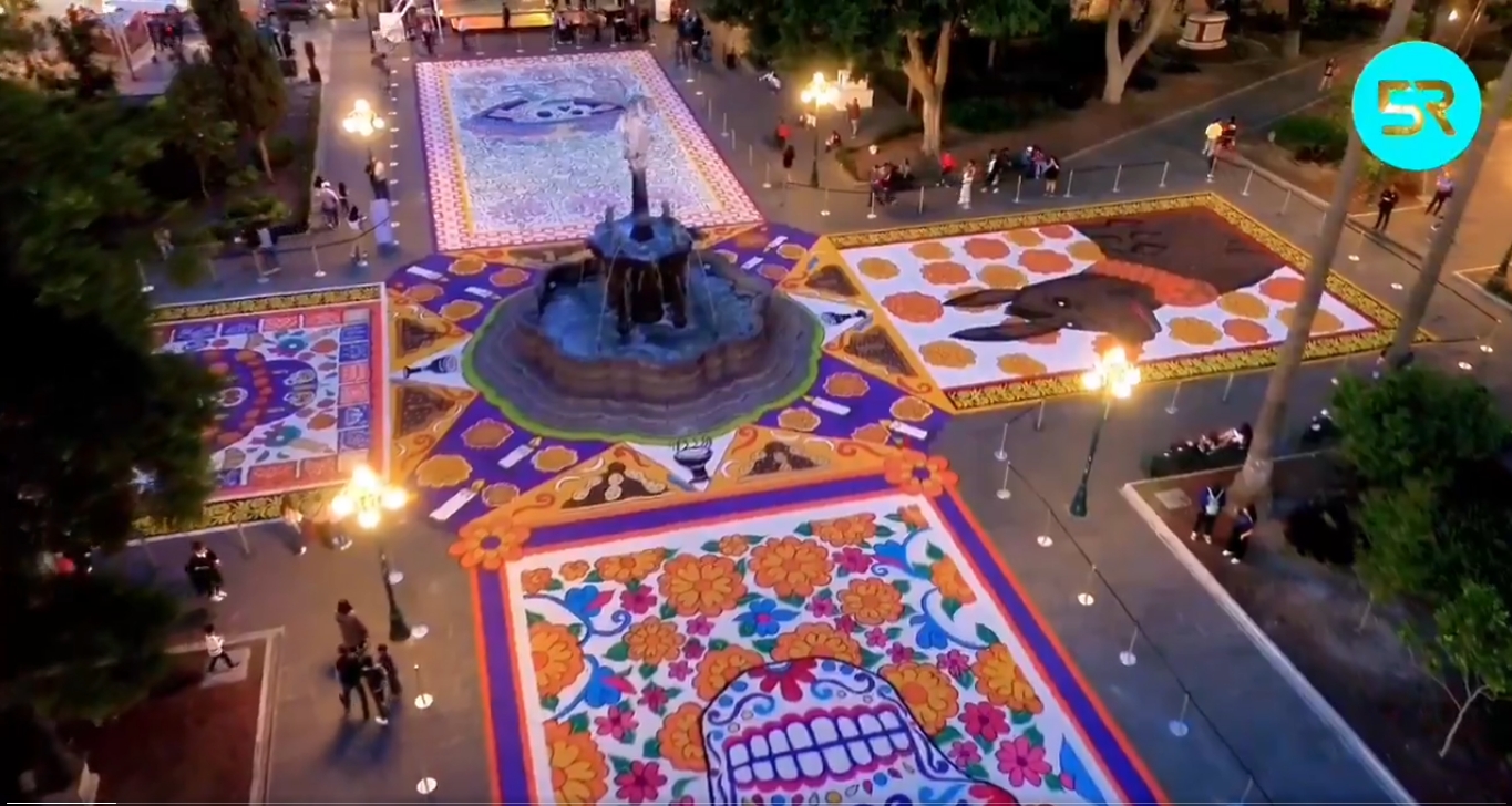 Los tapetes monumentales regresan al Centro Histórico de Puebla con el talento de artesanos huamantlecos