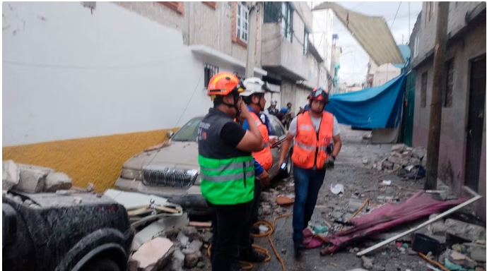 Explosión por acumulación de gas colapsa segundo piso en Iztacalco; un lesionado