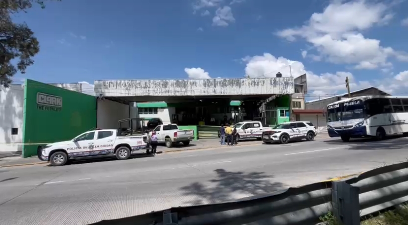 Un robo con violencia en un negocio de montacargas en Puebla dejó un fallecido; familiares y autoridades brindan información y recomendaciones.