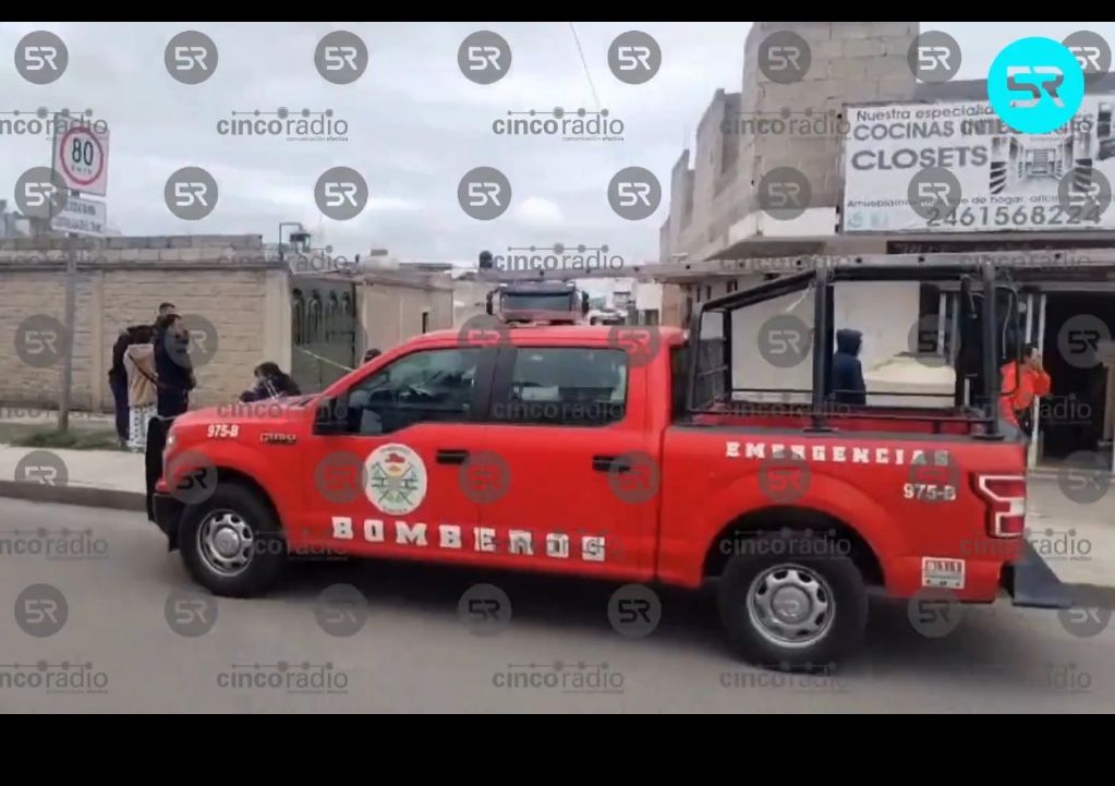 Un hombre de 50 años perdió la vida esta mañana en Santa Anita Huiloac tras la explosión de un dispositivo eléctrico que portaba mientras caminaba por la vía pública.