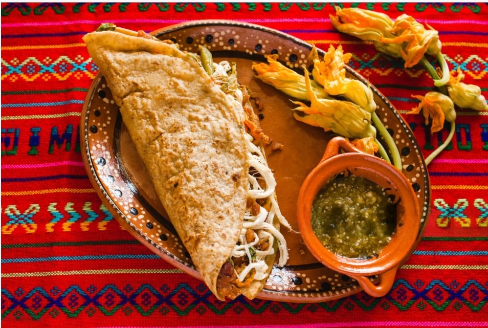 La Feria de la Memela se celebra el 16 de noviembre en Axocopan, Atlixco, Puebla, con gastronomía típica, actividades familiares y tradición local.