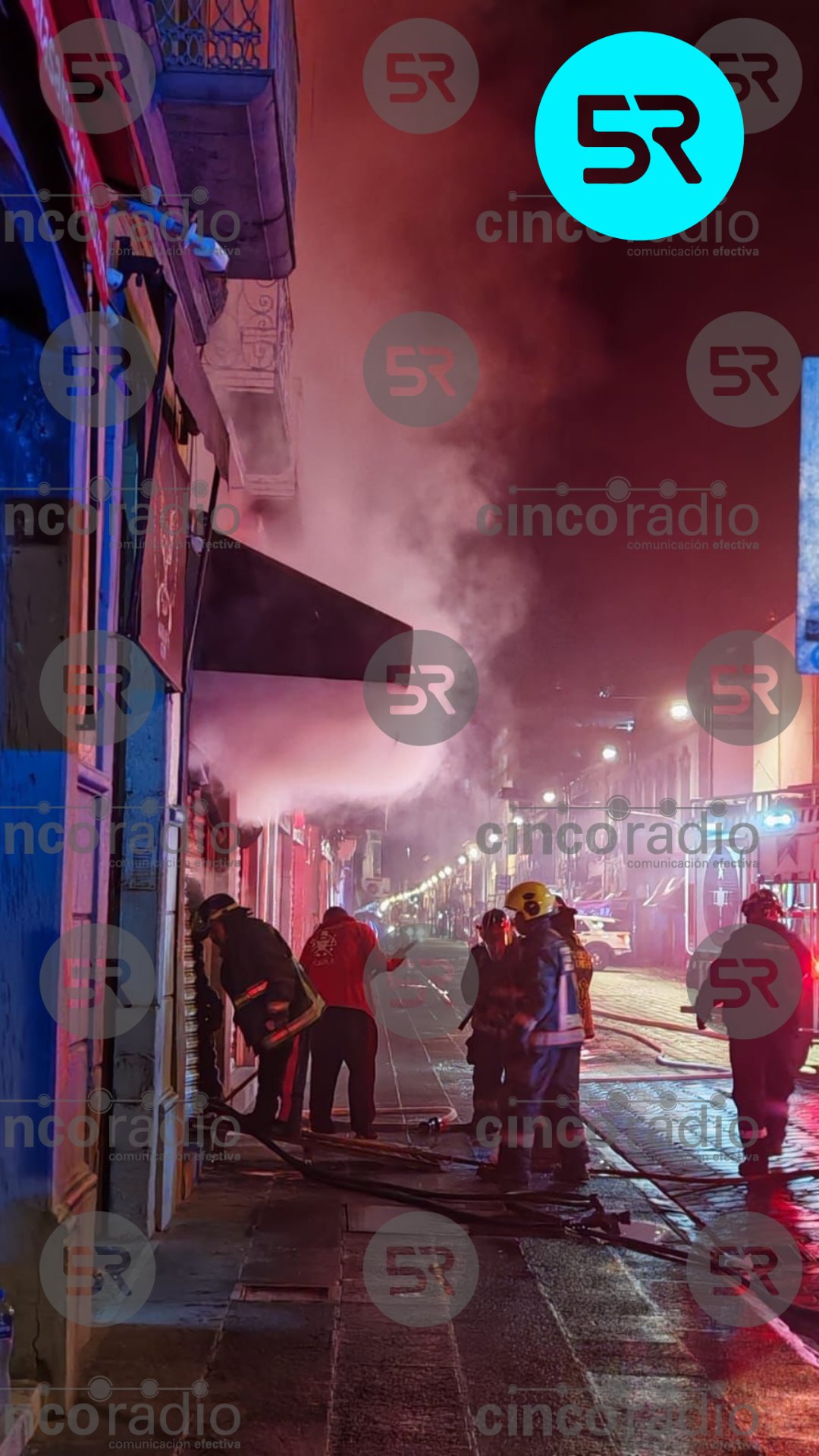 Un cortocircuito causado por un electrodoméstico desató un incendio en “El Gallito”; empleados de un gimnasio cercano alertaron a las autoridades.