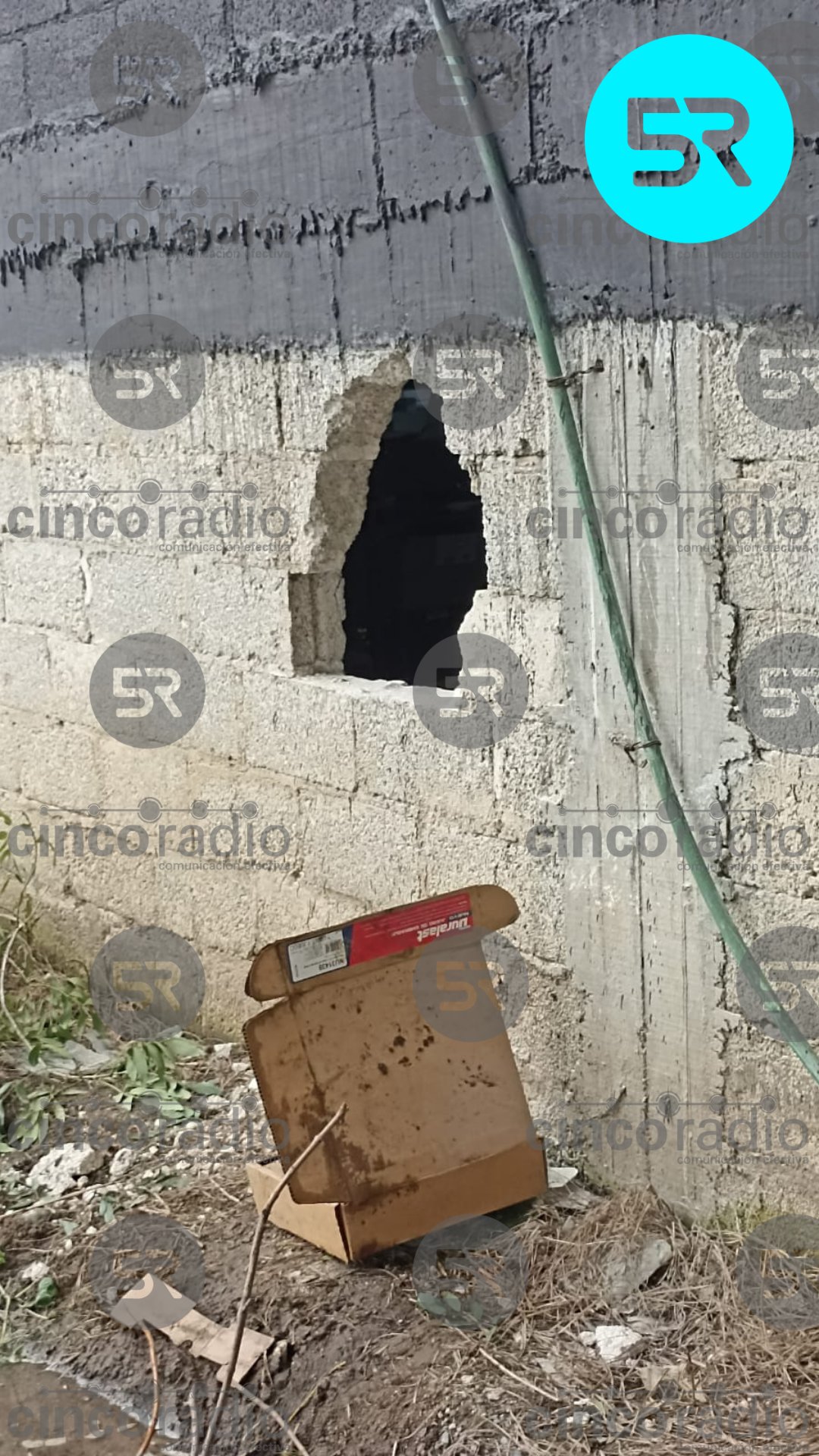 Delincuentes hicieron un boquete en la pared de un local de vidrios y aluminios en Texmelucan y robaron más de 200 mil pesos la mañana del 5 de octubre.