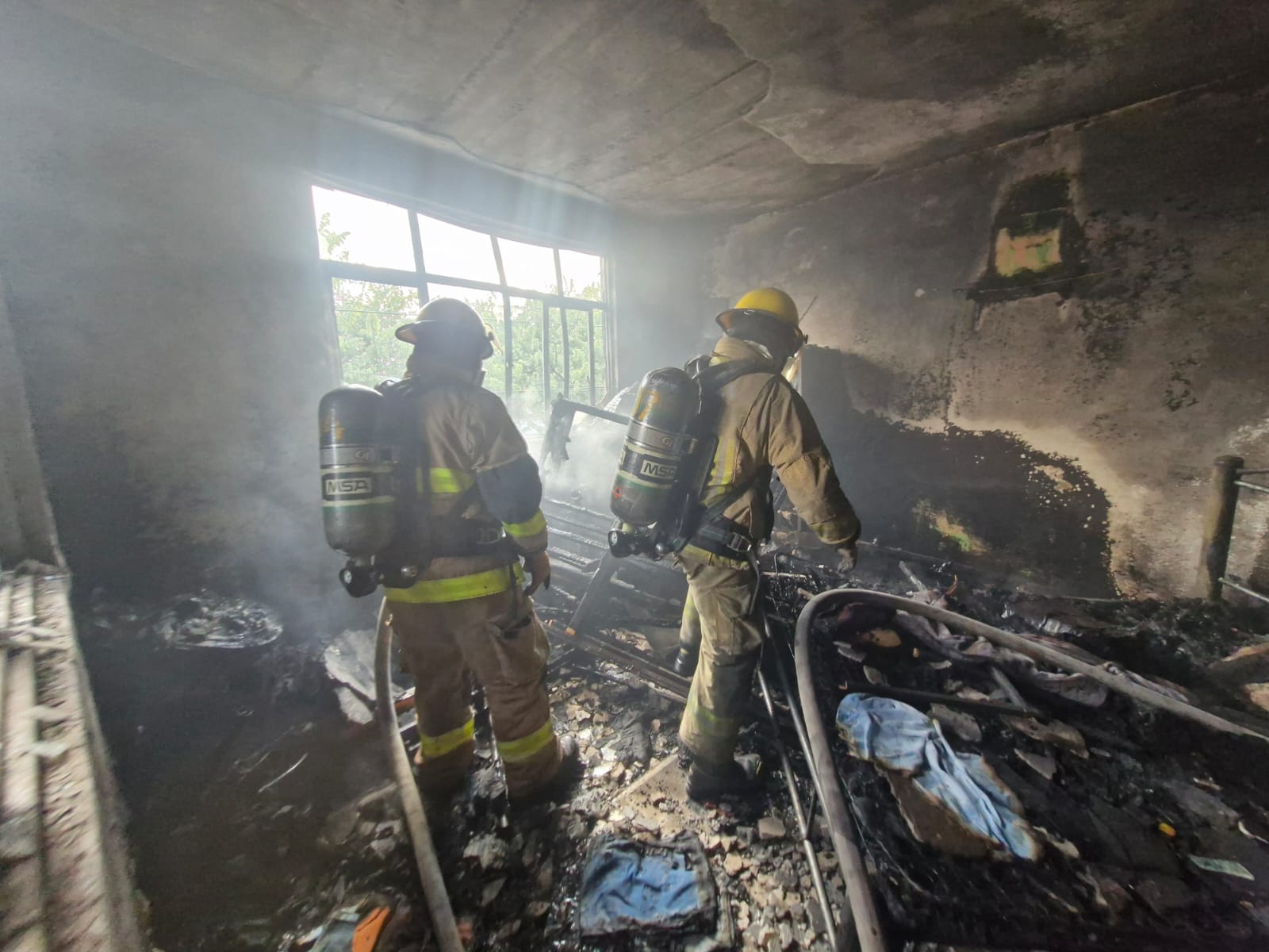 Bomberos sofocan incendio en vivienda de San Baltazar Campeche