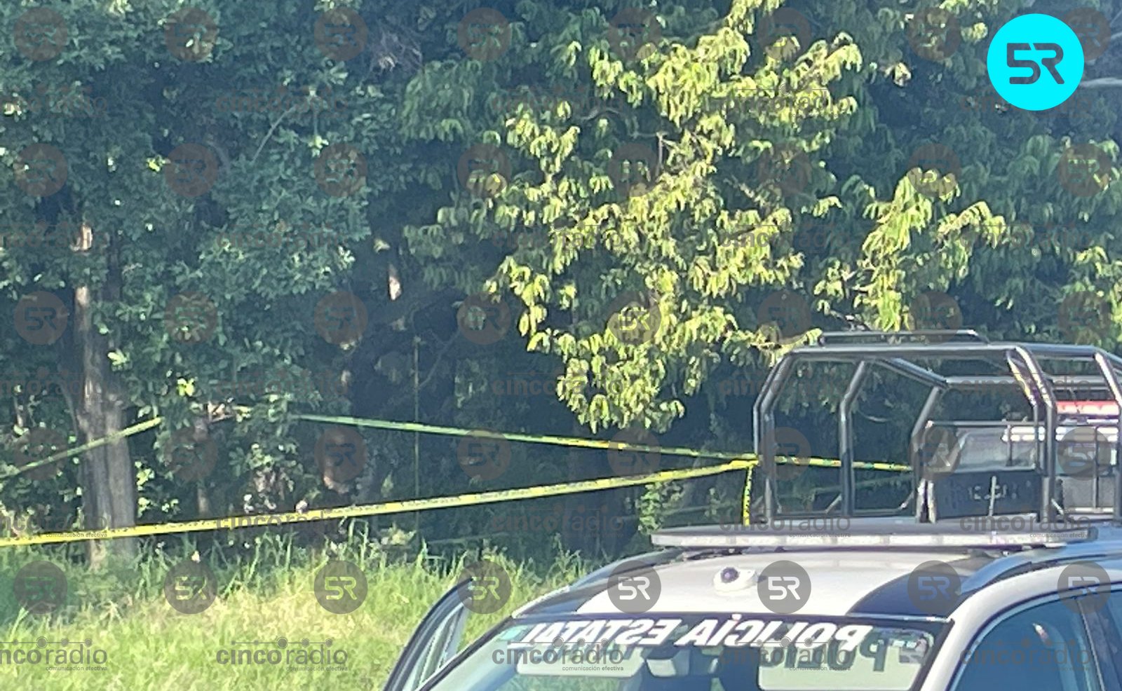 Una mujer fue hallada colgada en un lote baldío frente al Motel Los Tulipanes, Izúcar de Matamoros; autoridades realizan investigaciones.