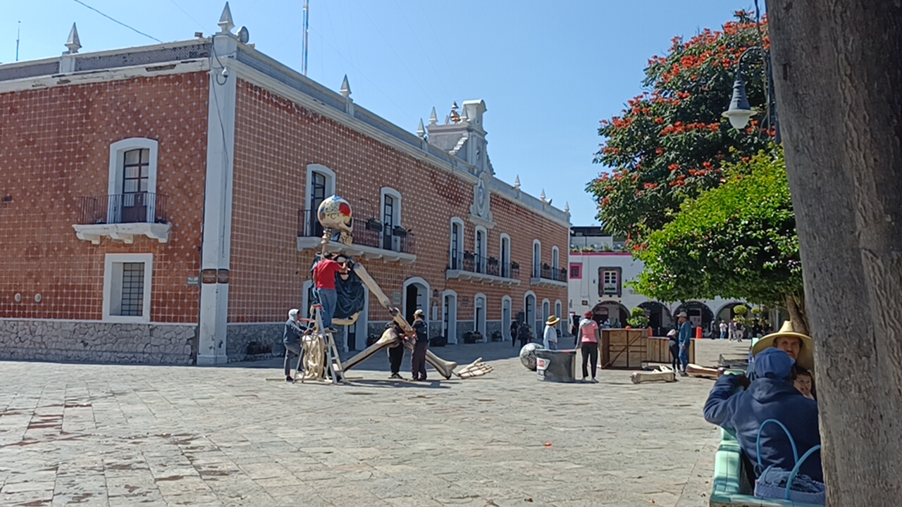Atlixco se prepara para el “Valle de Catrinas” 2025. Artistas plásticos alistan figuras monumentales que este año rendirán homenaje a los oficios de México
