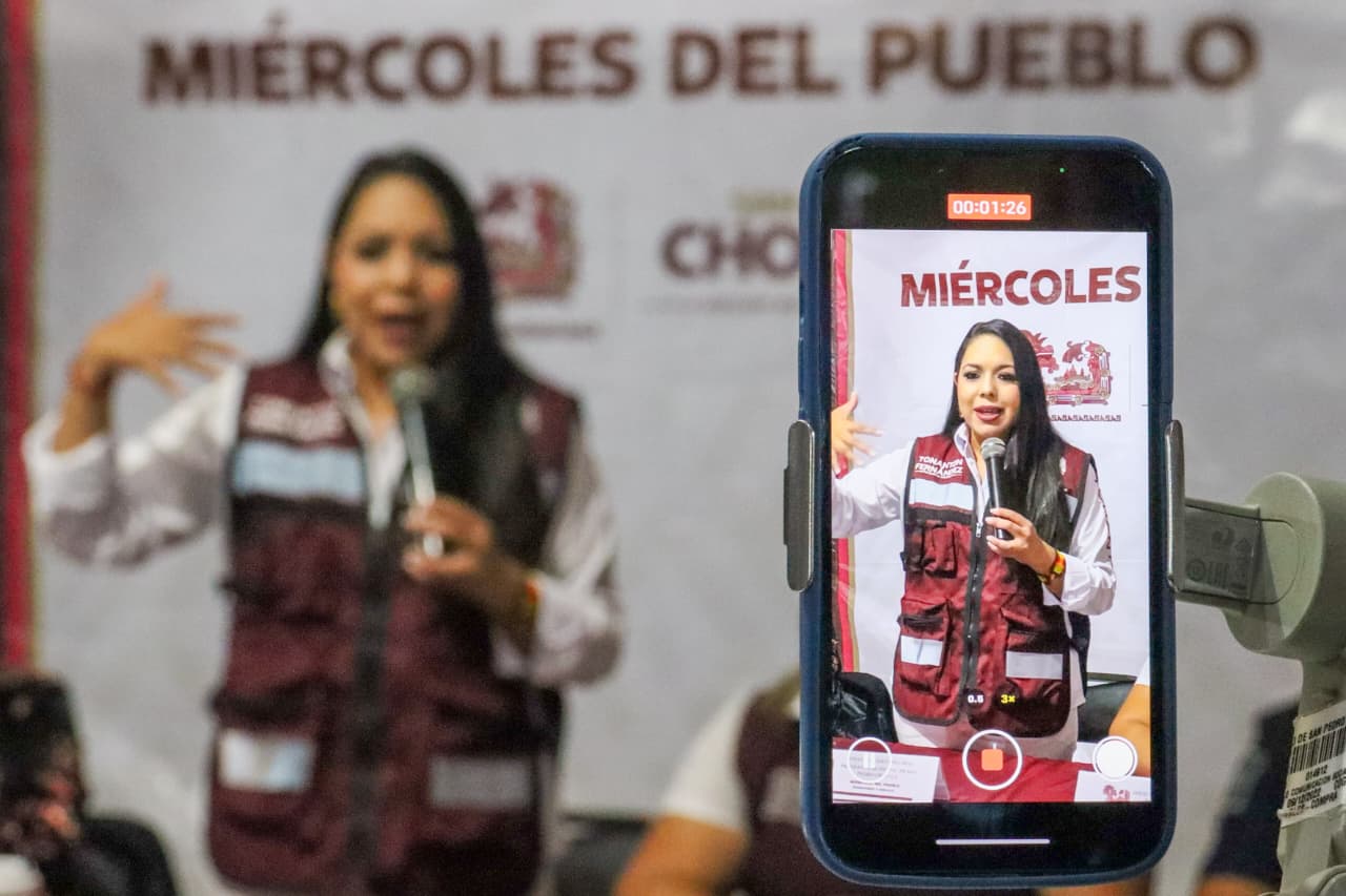 Encabeza la 13ª edición del Miércoles del Pueblo en San Pedro Cholula, atendiendo de manera directa las necesidades de vecinos y familias.