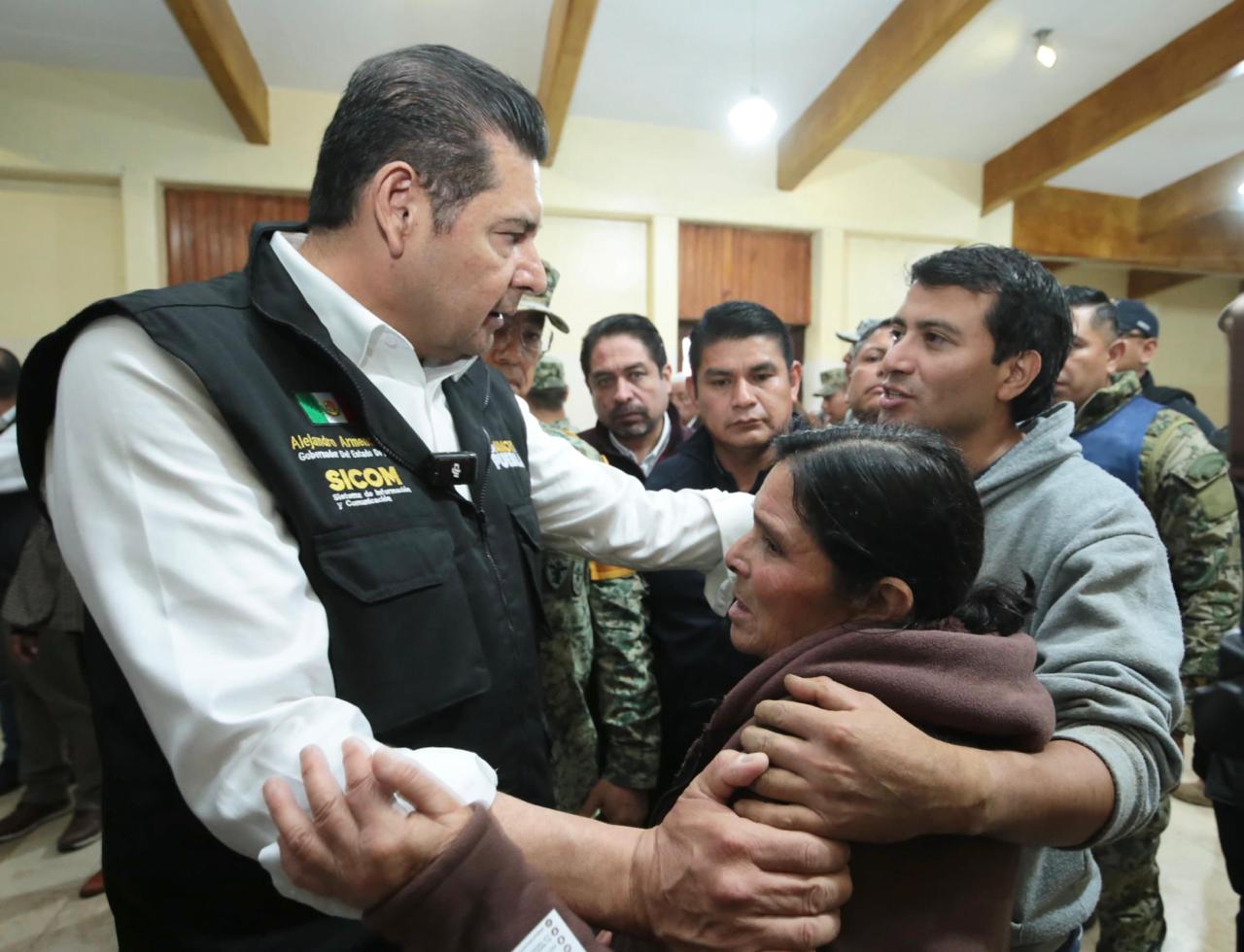 El gobernador Armenta coordina junto a SEDIF y fuerzas federales la entrega de apoyos y rehabilitación en la Sierra Norte tras intensas lluvias.