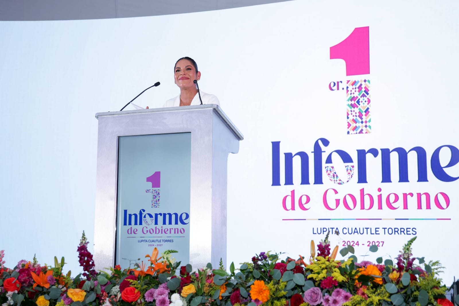 Tonantzin Fernández encabezó la primera entrega del programa Mujeres Heroínas en San Pedro Cholula, apoyando a madres jefas de familia.