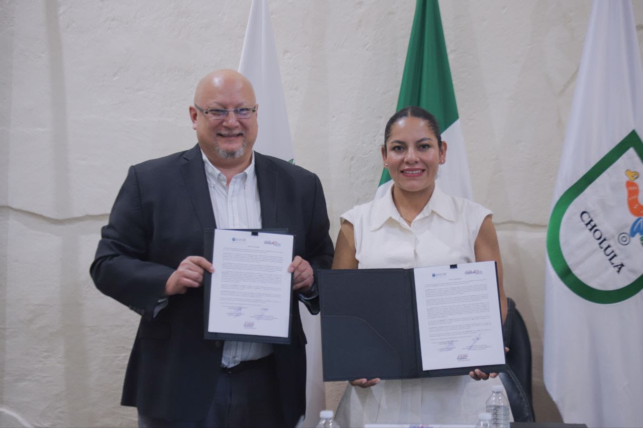 El municipio firmó una Carta de Intención con la OCDE para simplificar trámites, digitalizar servicios y fortalecer la transparencia.