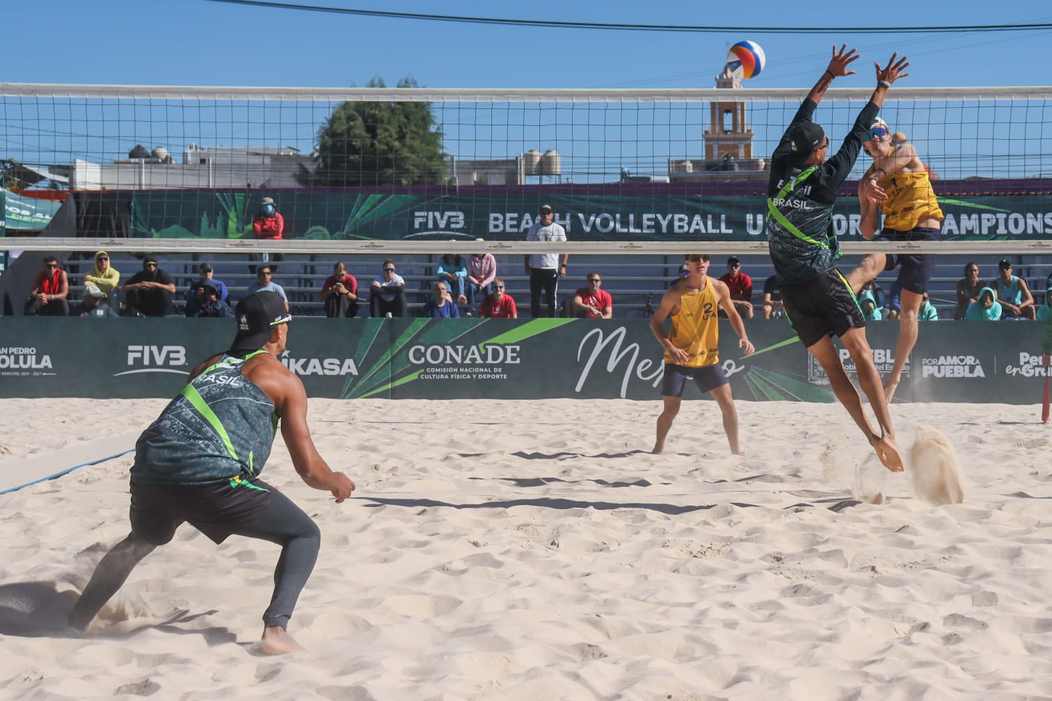 Tonantzin Fernández celebró el éxito del Mundial de Voleibol Sub-21 en San Pedro Cholula, que atrae 20 mil visitantes y fortalece la economía local.