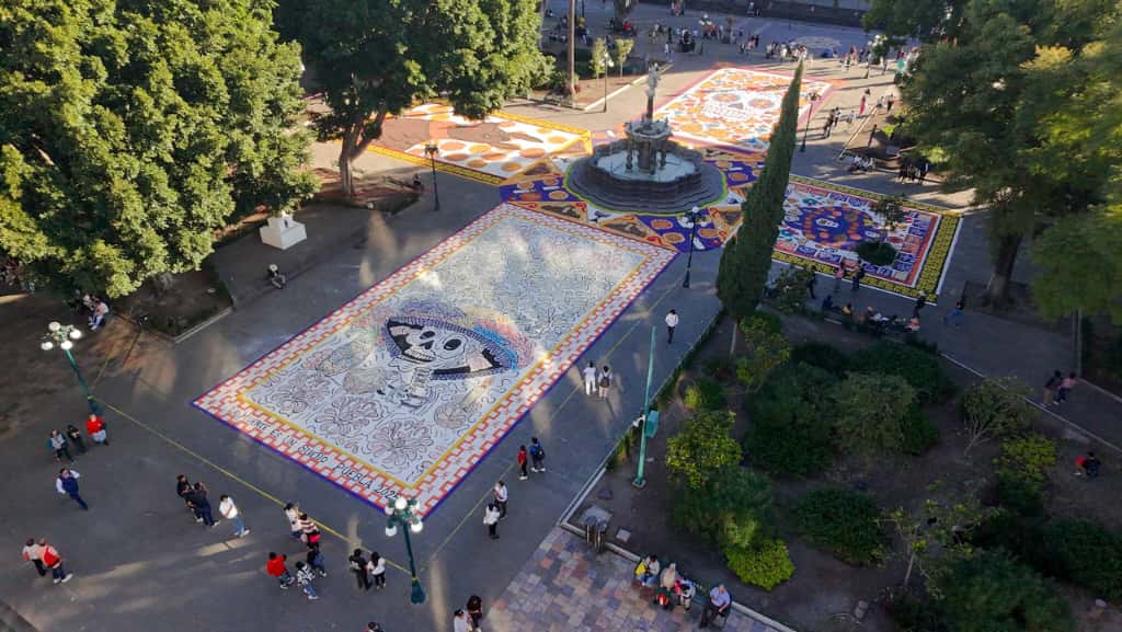 El evento reunió a familias, artistas y al Coro de Canoa en un homenaje a las tradiciones y la memoria colectiva de los poblanos.