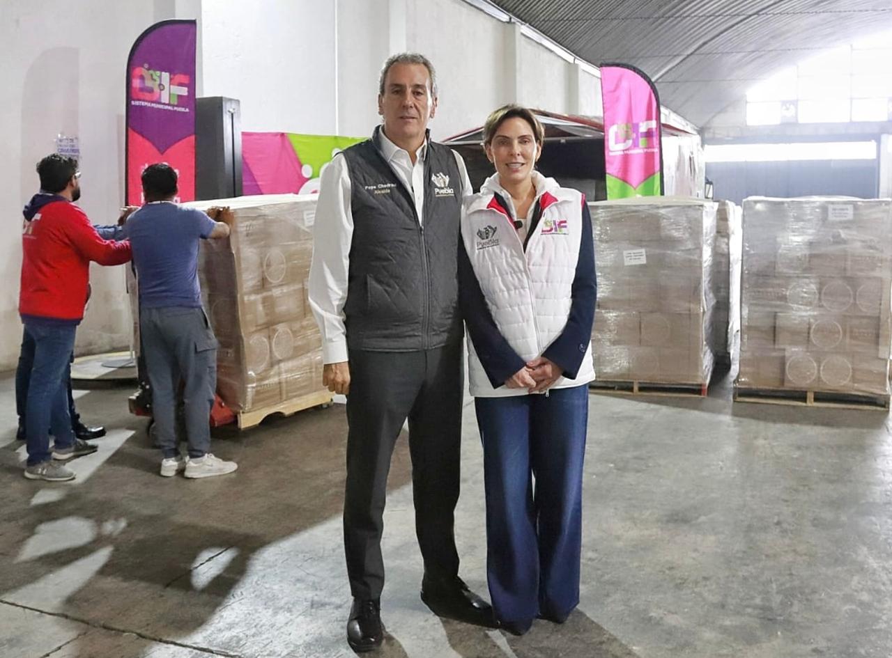 El Ayuntamiento de Puebla envió apoyo alimentario a familias afectadas por la tormenta tropical Raymond en la Sierra Nororiental del estado.
