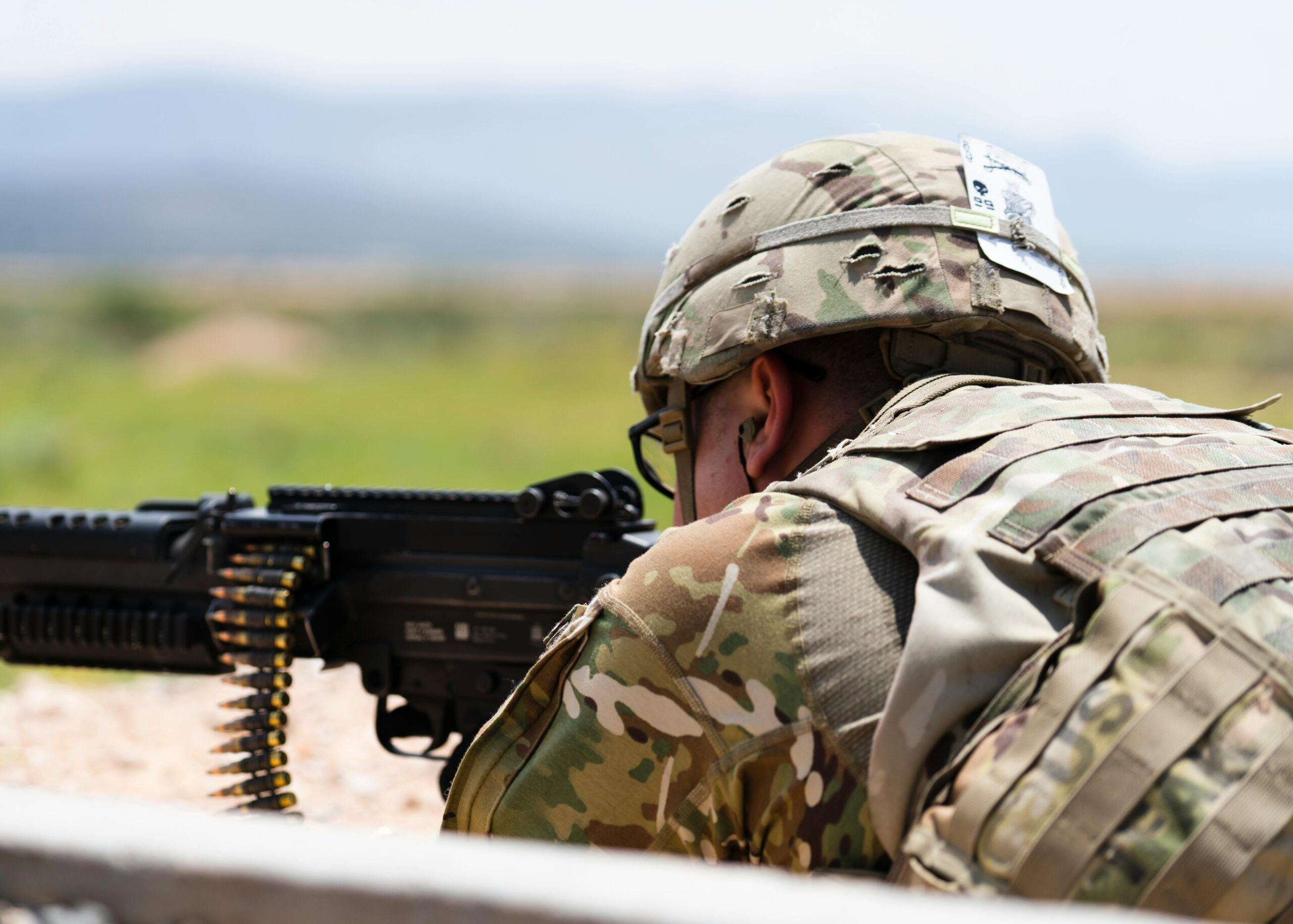El plan incluye universidades militares y beneficios para atraer a jóvenes, mientras continúan las movilizaciones forzosas en Ucrania.