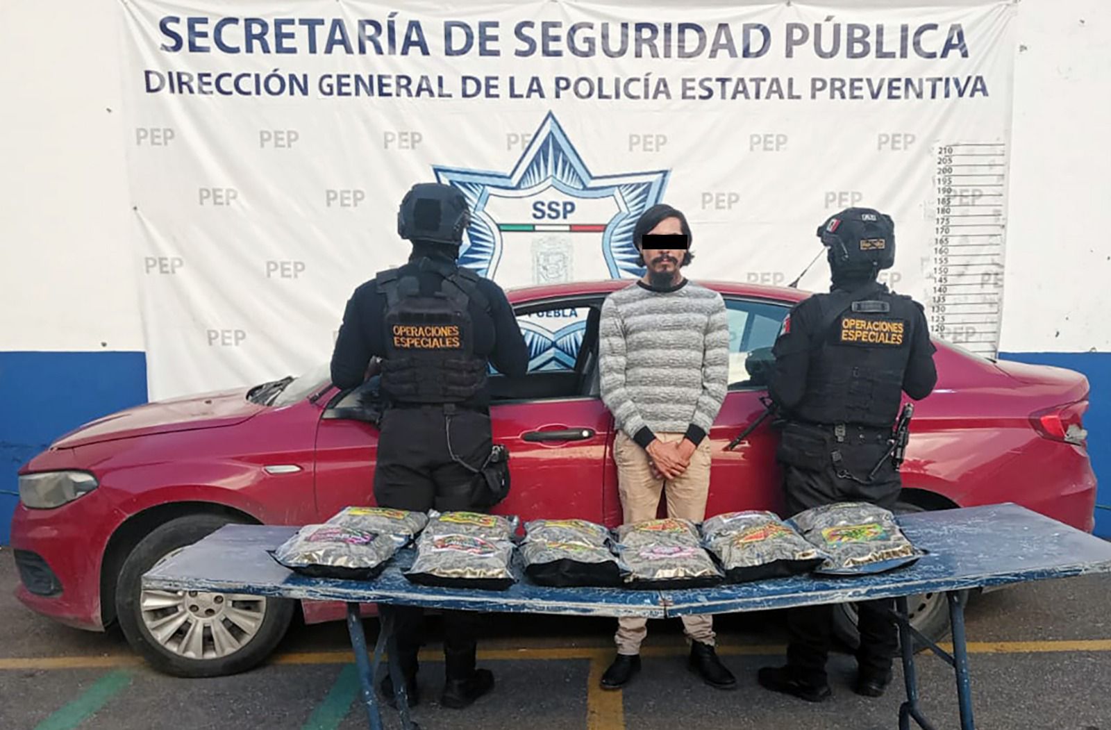 En Coronango, la SSP detuvo a Jorge Antonio N. con más de 4.5 kg de posible marihuana; la droga y el detenido fueron puestos a disposición del MP.