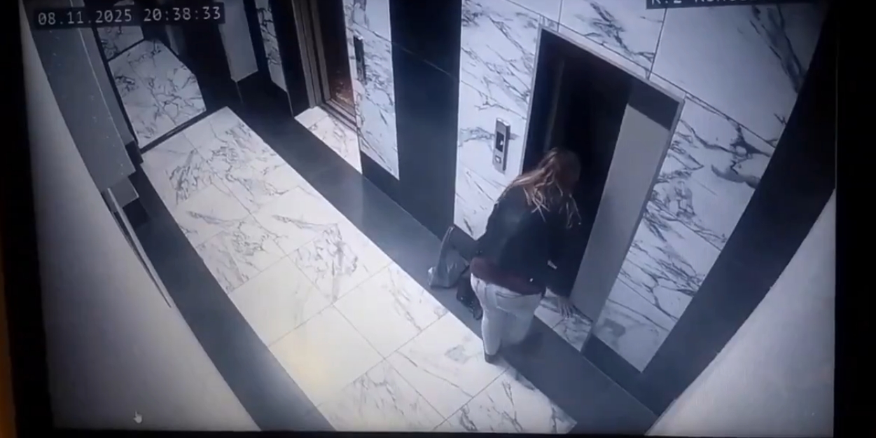 En Rusia, un niño cayó al hueco de un ascensor y su padre se lanzó tras él para rescatarlo. El menor solo sufrió leves hematomas.