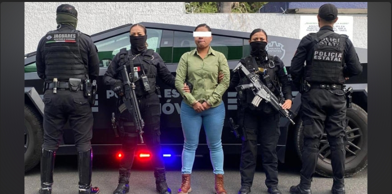 Una guardia de seguridad fue detenida en Zapopan tras detectarse que tenía una orden de aprehensión por homicidio; la Policía de Jalisco confirmó su captura.