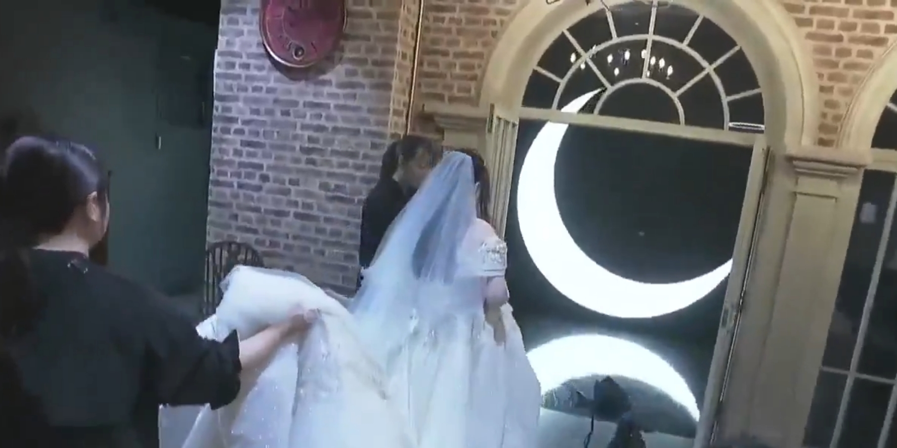 Una mujer japonesa de 32 años contrajo matrimonio simbólico con una inteligencia artificial llamada Klaus, asegurando que la IA “la entiende mejor”.