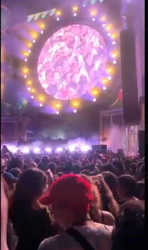 El DJ Padre Guilherme celebró misa en la Catedral de Puebla y más tarde mixeó en Dreamfields 2025 entre fe, esperanza y música electrónica.