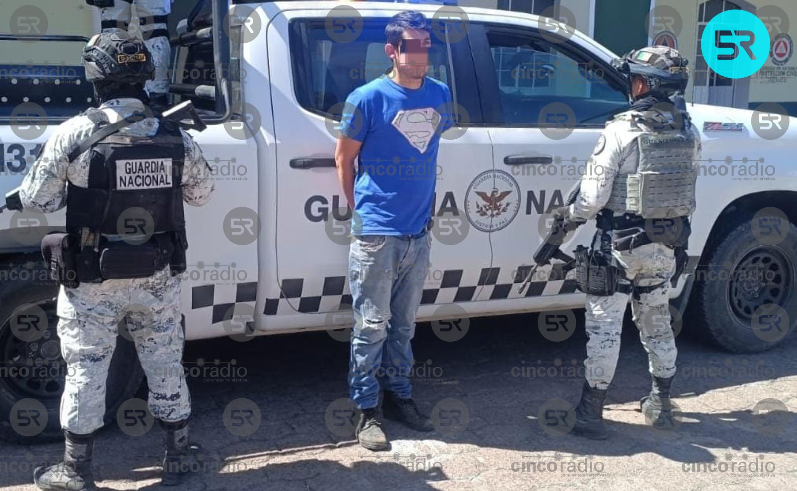 El aseguramiento ocurrió el 1 de noviembre durante operativos de seguridad en San Salvador El Verde; el detenido portaba un arma sin permiso.