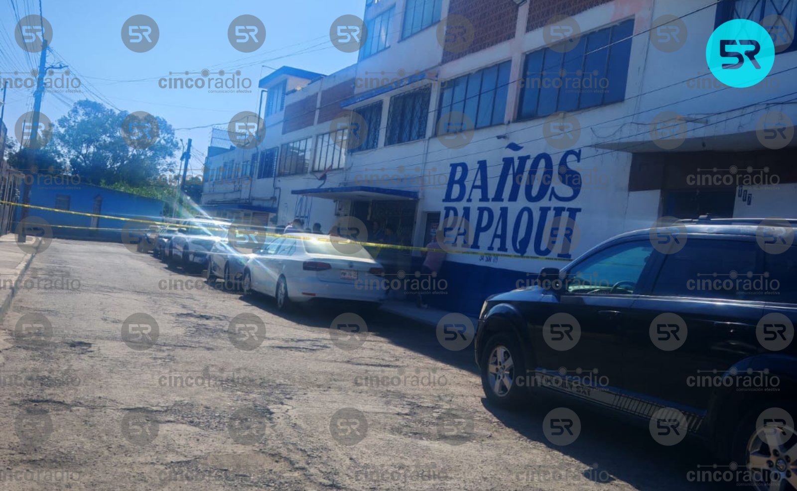 Un hombre murió en la banqueta de la 34 Sur por un presunto infarto. Autoridades acordonaron la zona y realizan las diligencias correspondientes.