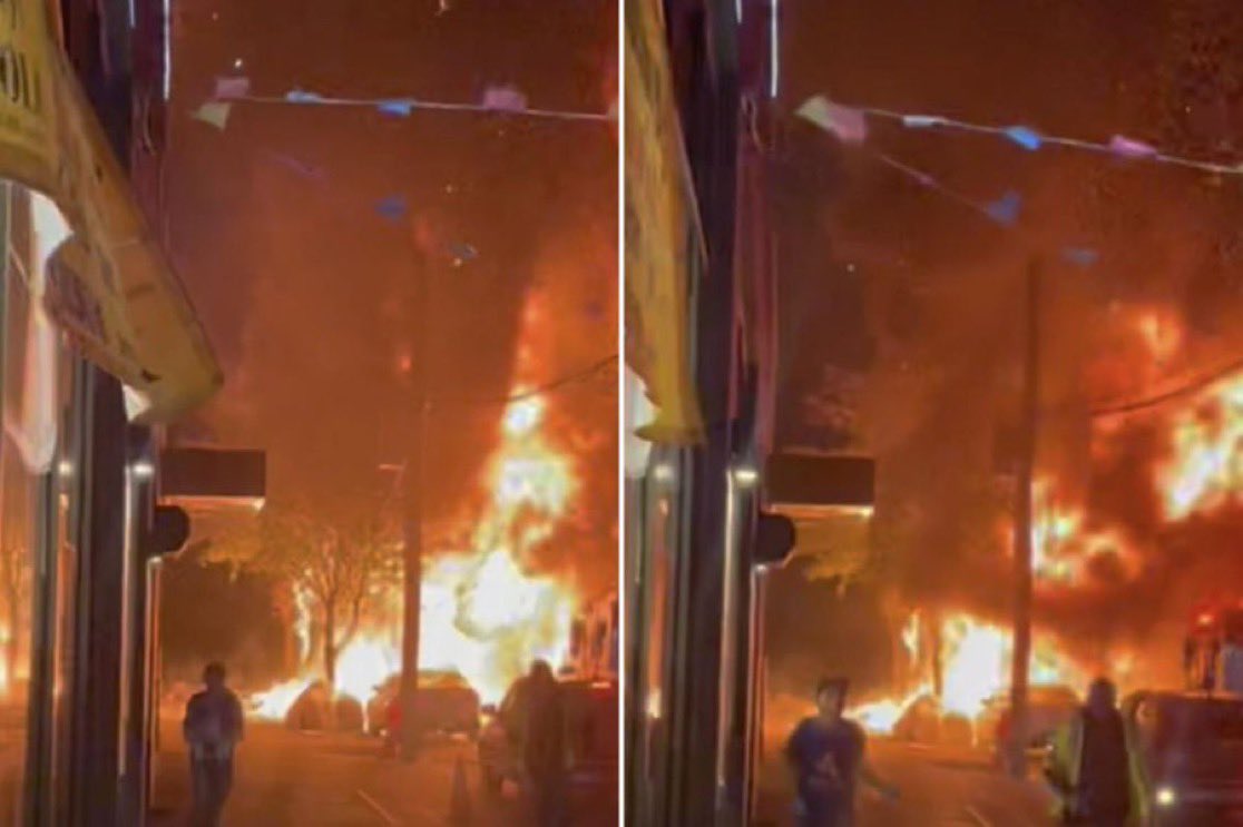 Explosión en el Bronx deja siete bomberos heridos y varios autos dañados; investigan si cilindros de gas provocaron la detonación.