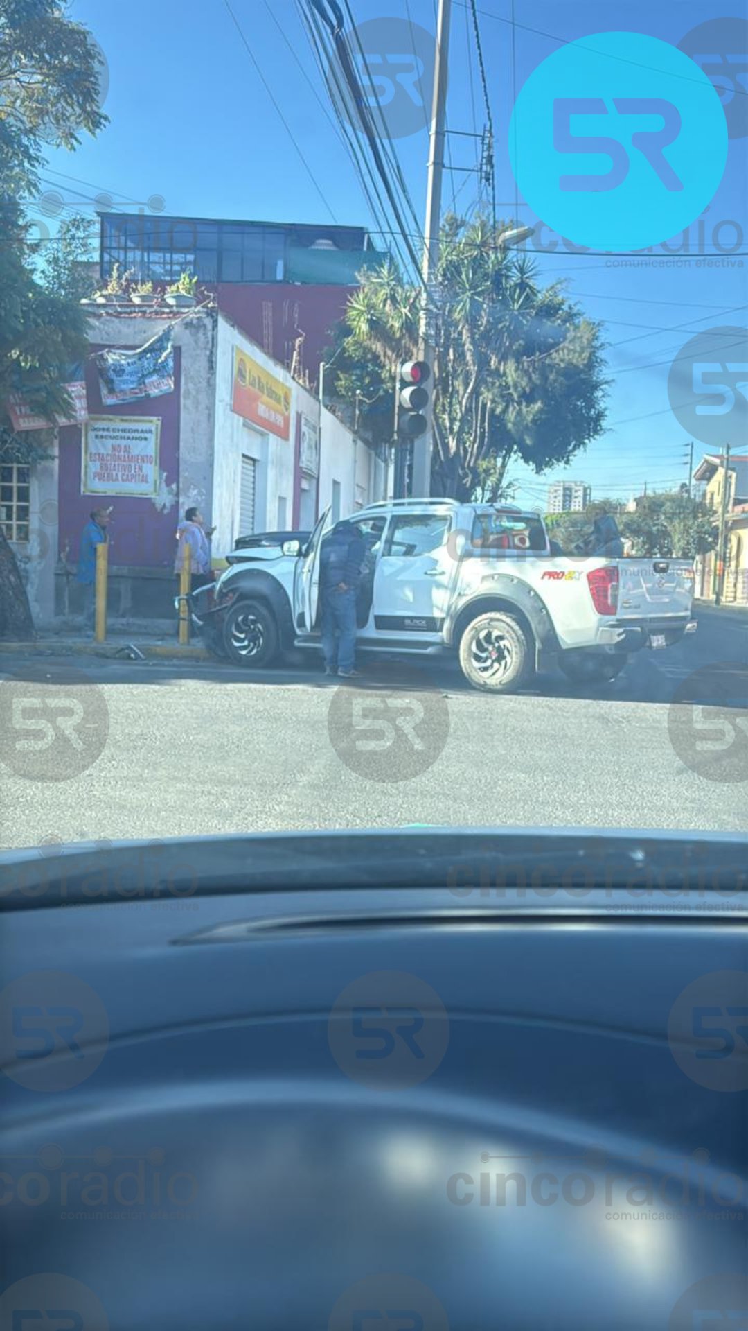 El percance, ocurrido la mañana de este jueves, involucró a dos vehículos particulares; cuerpos de emergencia atendieron el lugar.
