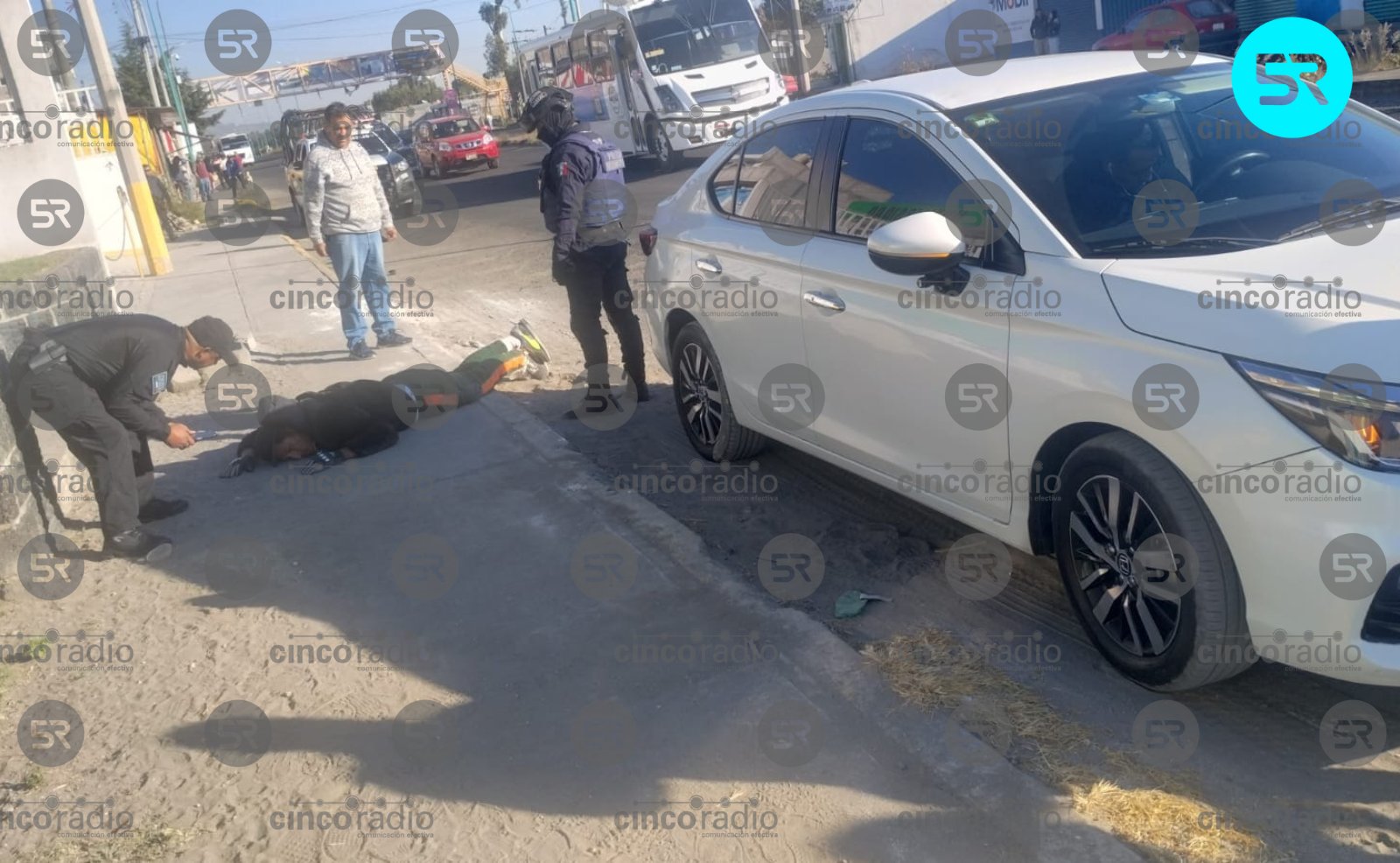 El enfrentamiento entre ministeriales y presuntos delincuentes dejó un muerto, un herido y dos prófugos; circulan denuncias por abuso policial.