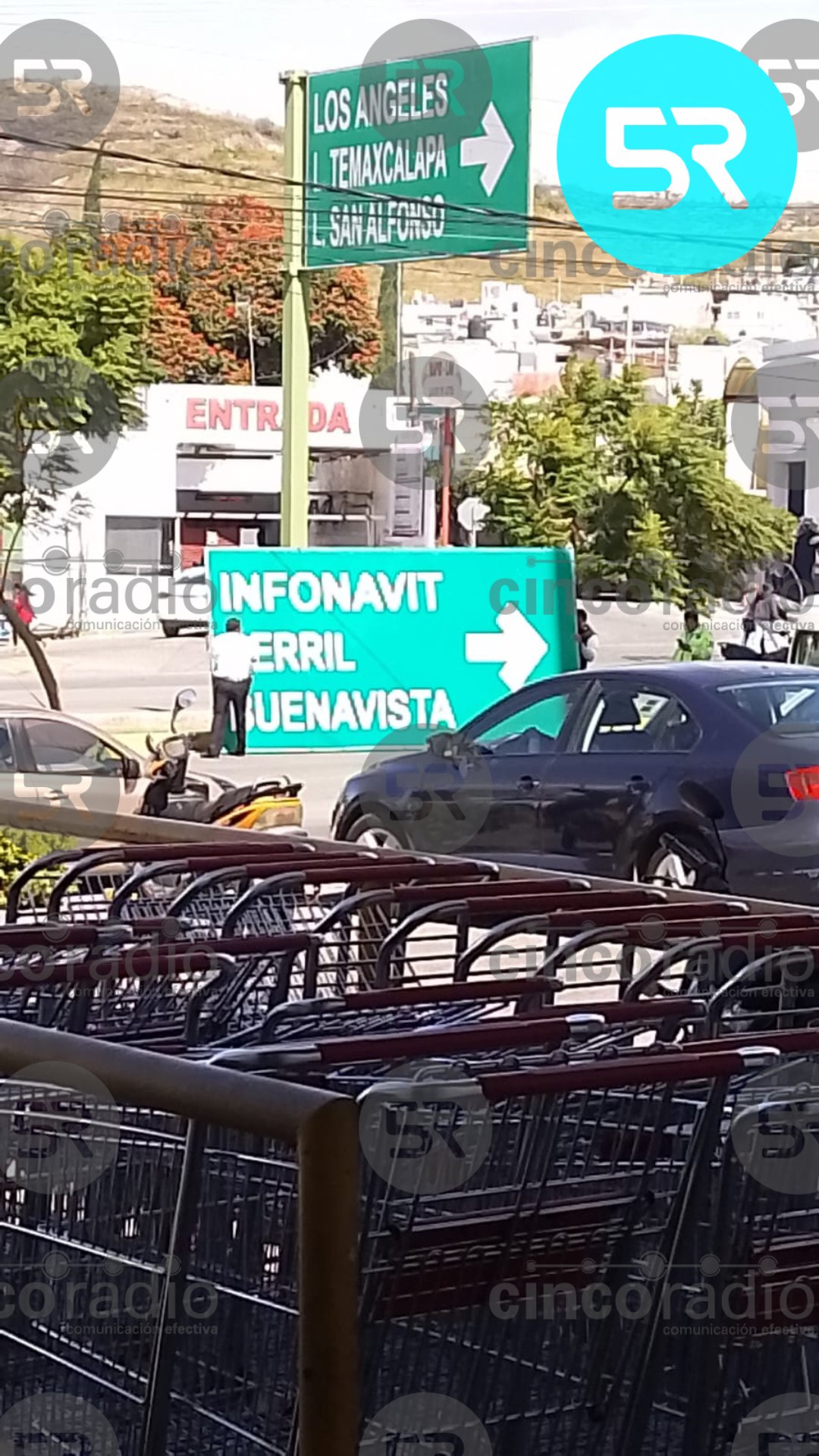 Los vientos en Atlixco derribaron un anuncio en el bulevar Rafael Moreno Valle; Tránsito retiró la estructura y la vialidad ya fue reabierta.