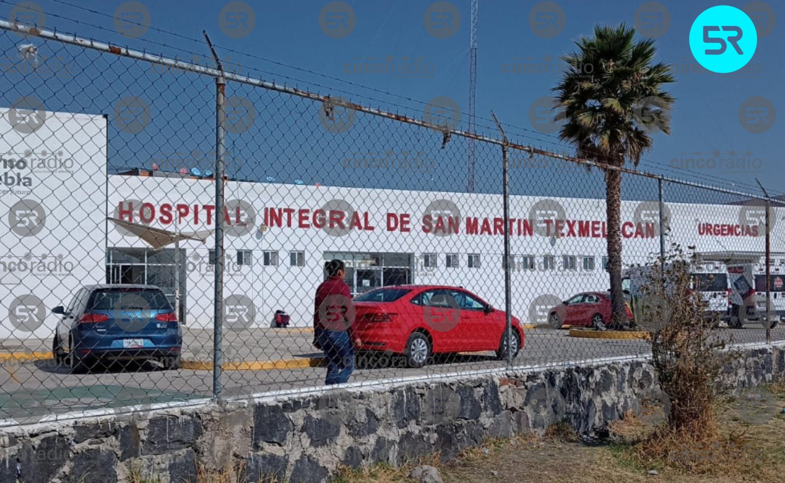 Cinco personas fueron hospitalizadas tras intoxicarse por inhalar químicos mientras pintaban una casa en San Rafael Tlanalapan. Ya se encuentran estables y fuera de peligro.