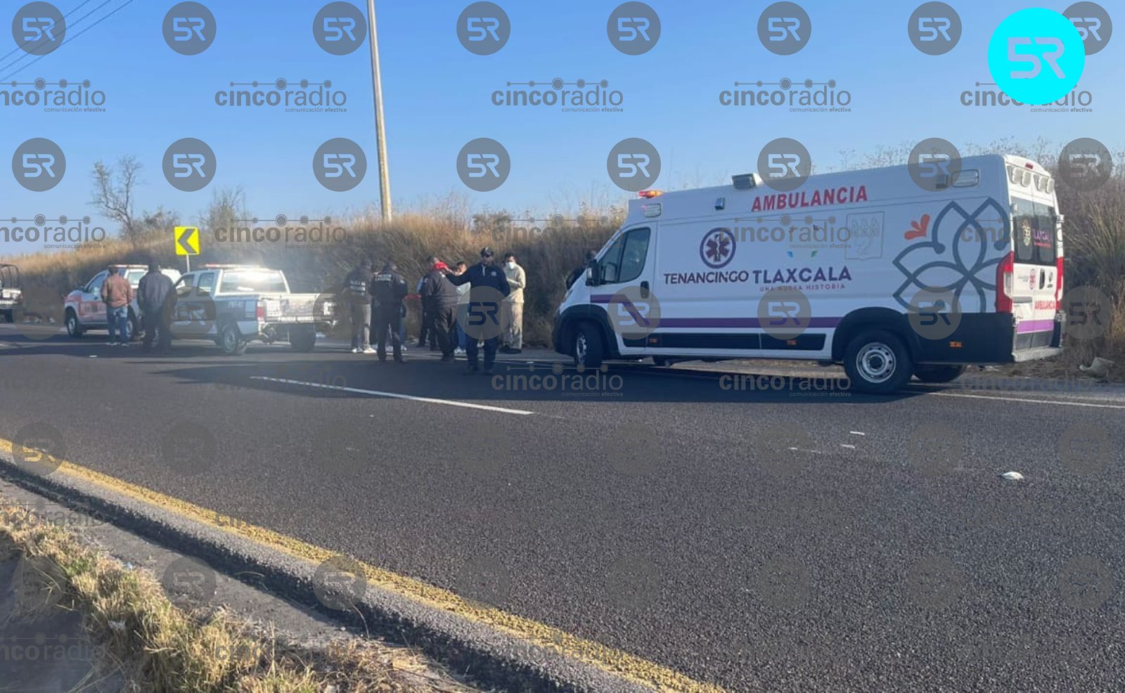El cuerpo presentaba signos de violencia. Autoridades resguardaron la zona en Tenancingo y la FGJE abrió una carpeta de investigación.
