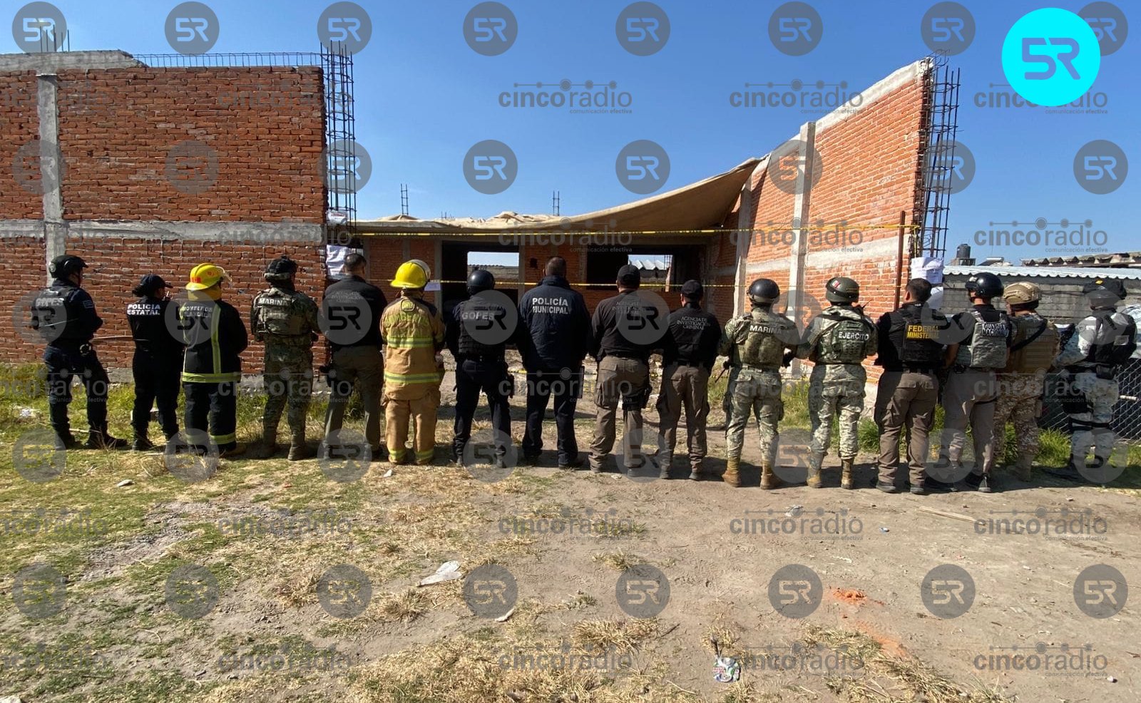 Aseguran vehículos y más de 50 tanques en un inmueble de Santa María Texcalac.