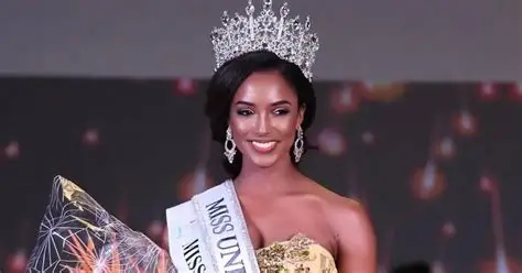 Miss Jamaica permanece en terapia intensiva tras severa caída en Miss Universo 2025