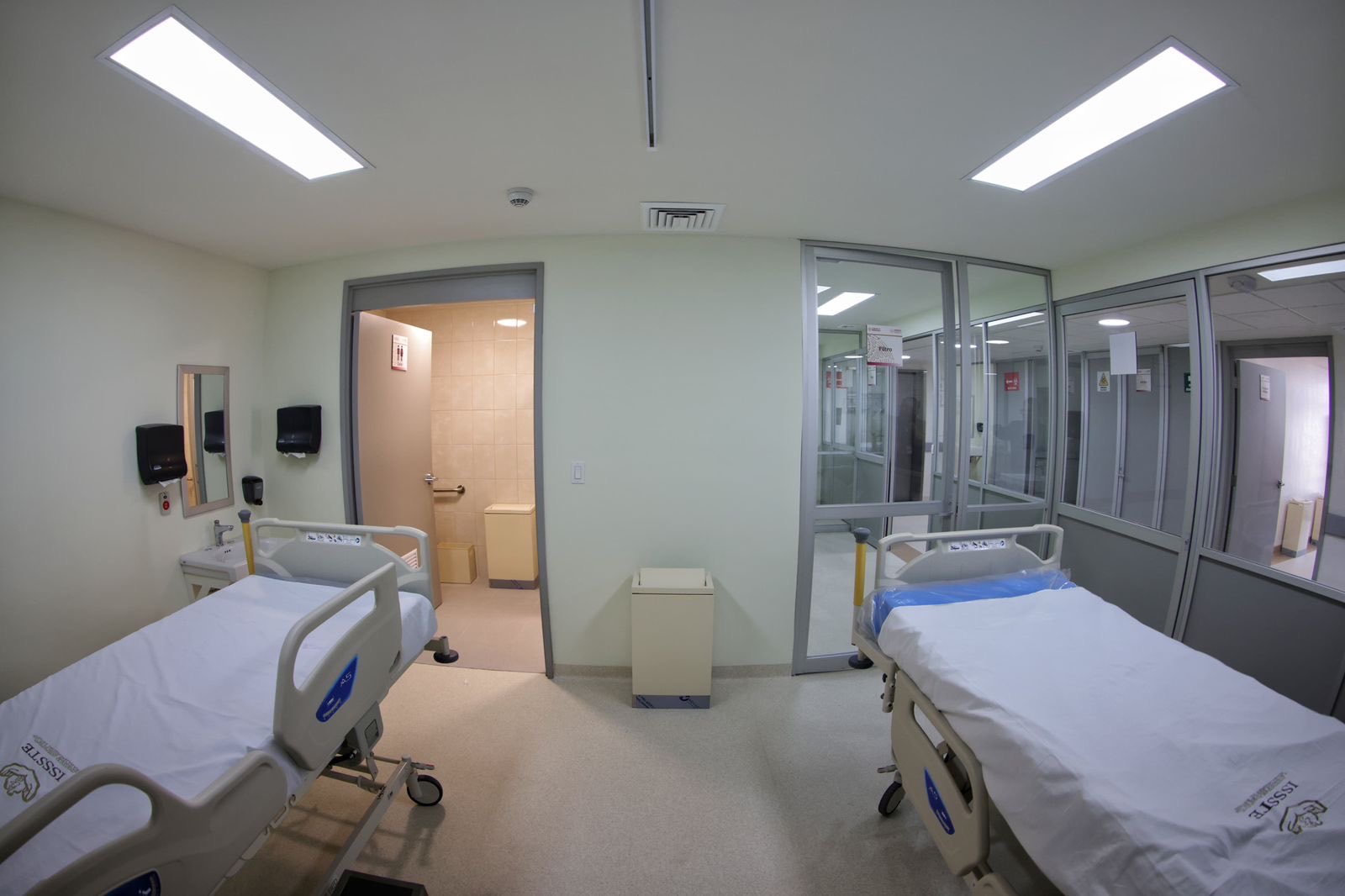 Martí Batres inauguró las áreas rehabilitadas del Hospital Zaragoza, que ahora cuentan con 73 camas, dos equipos de hemodinamia y espacios modernizados.